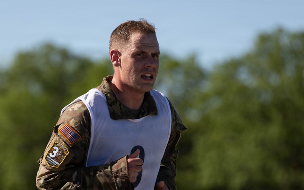 National Guard Soldiers Face Day 1 Challenges at Region VI Best Warrior Competition