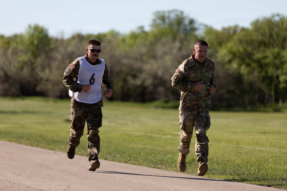National Guard Soldiers Face Day 1 Challenges at Region VI Best Warrior Competition