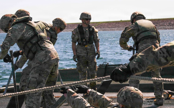 SDNG 200th Engineer Company Conduct Wet-Gap Crossing