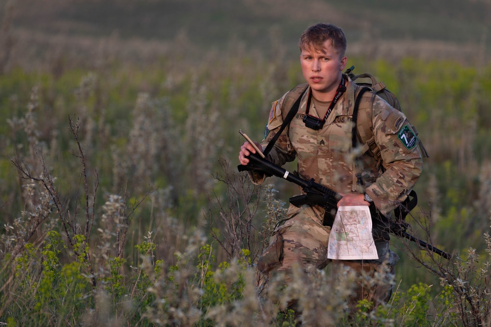 National Guard Soldiers Face Day 2 Challenges at Region VI Best Warrior Competition