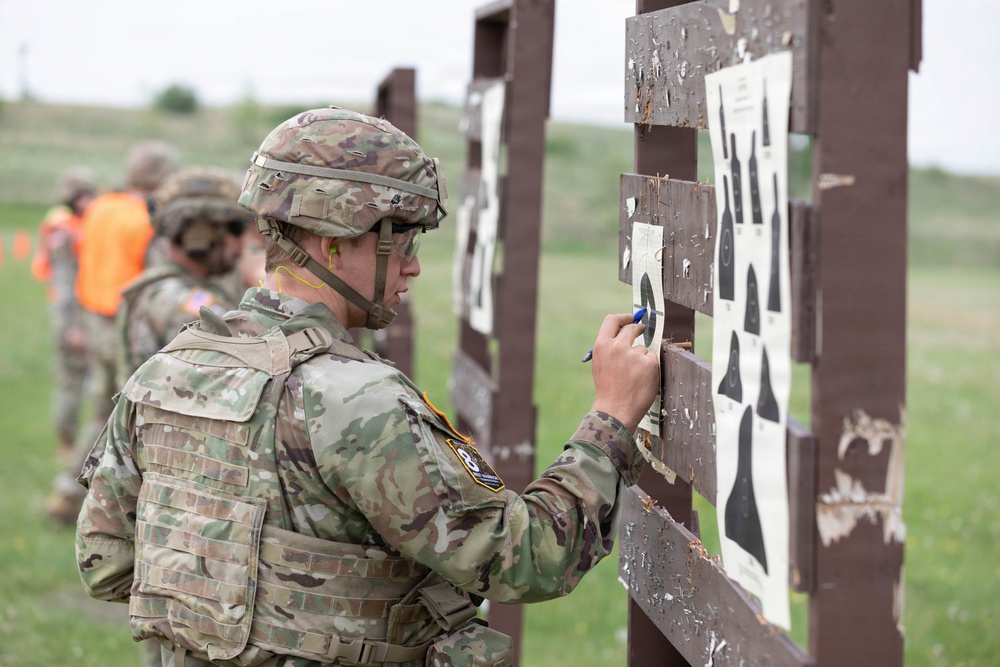 National Guard Soldiers Face Day 2 Challenges at Region VI Best Warrior Competition