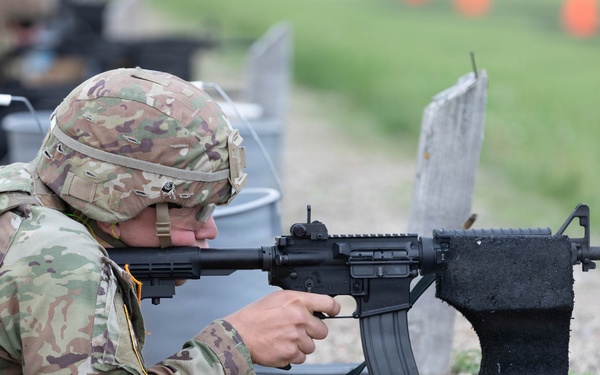 National Guard Soldiers Face Day 2 Challenges at Region VI Best Warrior Competition