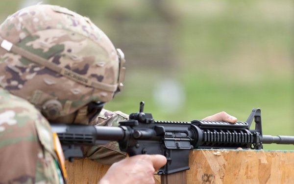 National Guard Soldiers Face Day 2 Challenges at Region VI Best Warrior Competition