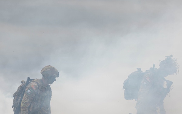 National Guard Soldiers Face Day 3 Challenges at Region VI Best Warrior Competition