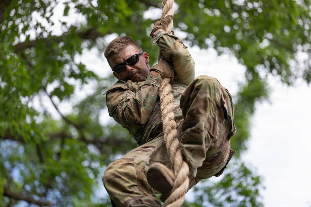 National Guard Soldiers Face Day 4 Challenges at Region VI Best Warrior Competition