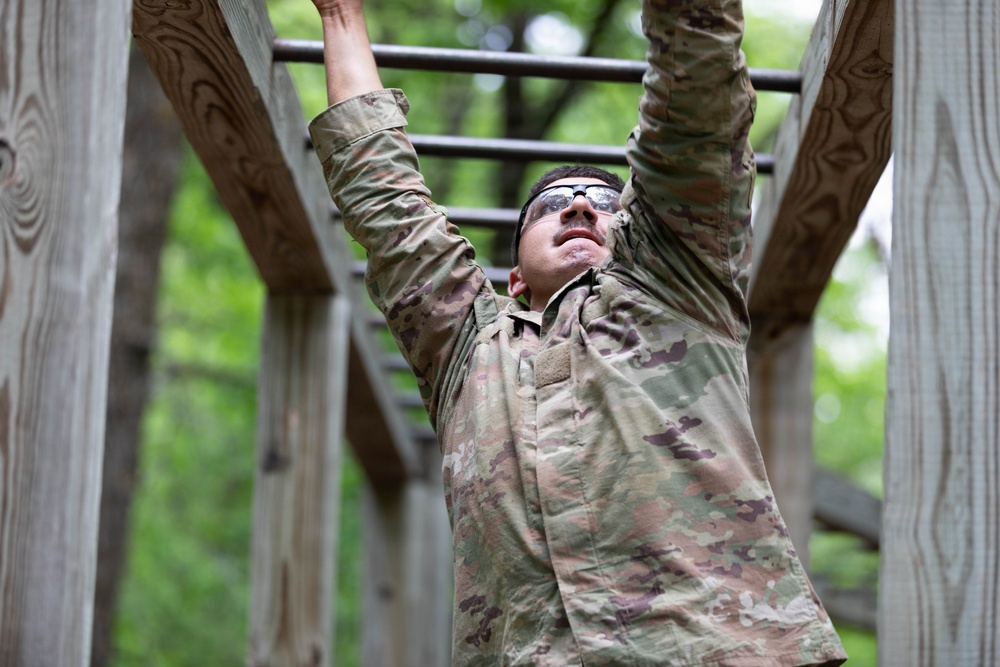 National Guard Soldiers Face Day 4 Challenges at Region VI Best Warrior Competition