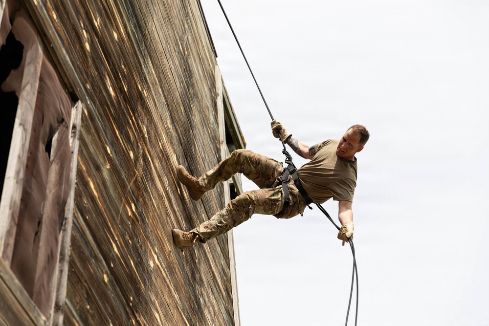 National Guard Soldiers Face Day 4 Challenges at Region VI Best Warrior Competition