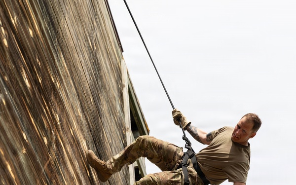 National Guard Soldiers Face Day 4 Challenges at Region VI Best Warrior Competition