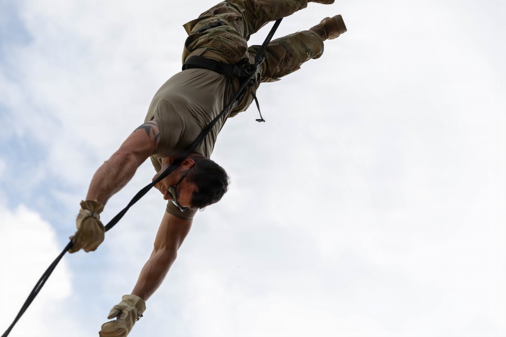 National Guard Soldiers Face Day 4 Challenges at Region VI Best Warrior Competition