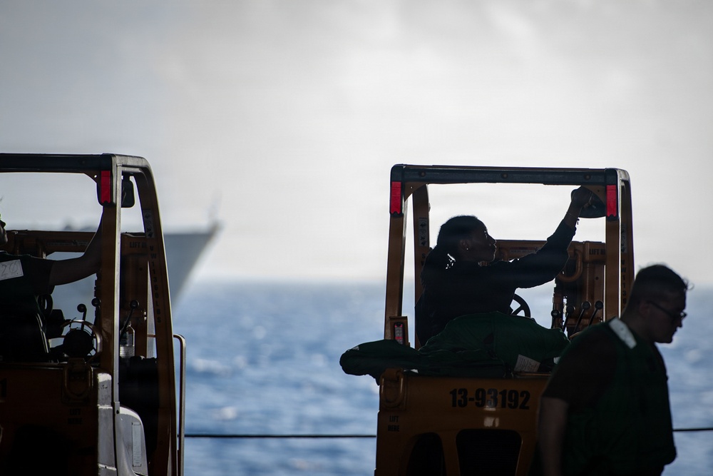 Nimitz Conducts Vertical Replenishment-at-Sea with USNS Patuxent