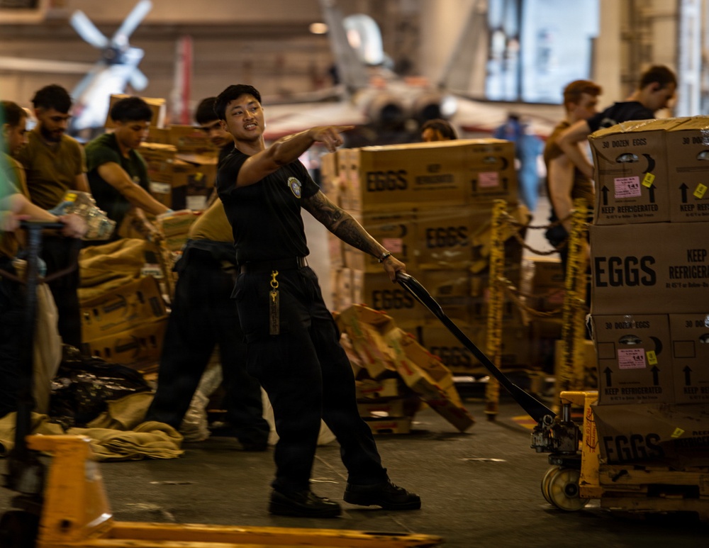 Nimitz Conducts Vertical Replenishment-at-Sea with USNS Patuxent
