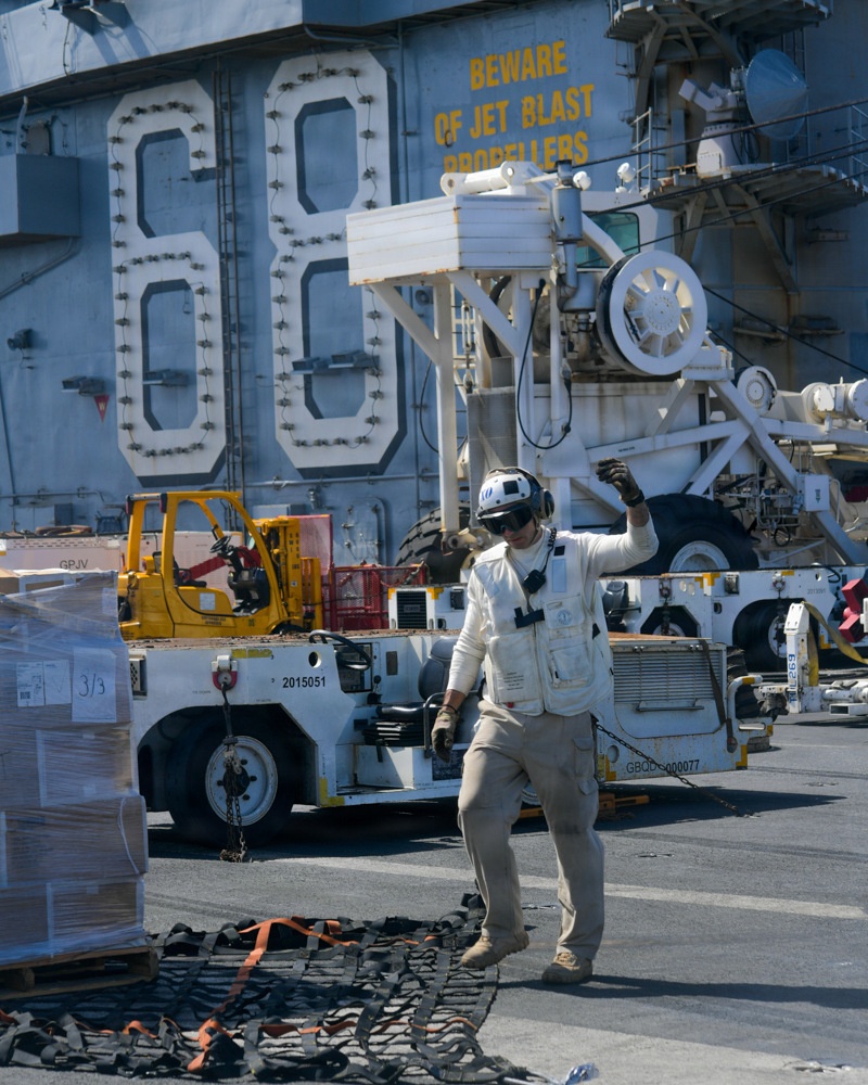 Nimitz Conducts Vertical Replenishment-at-Sea with USNS Patuxent