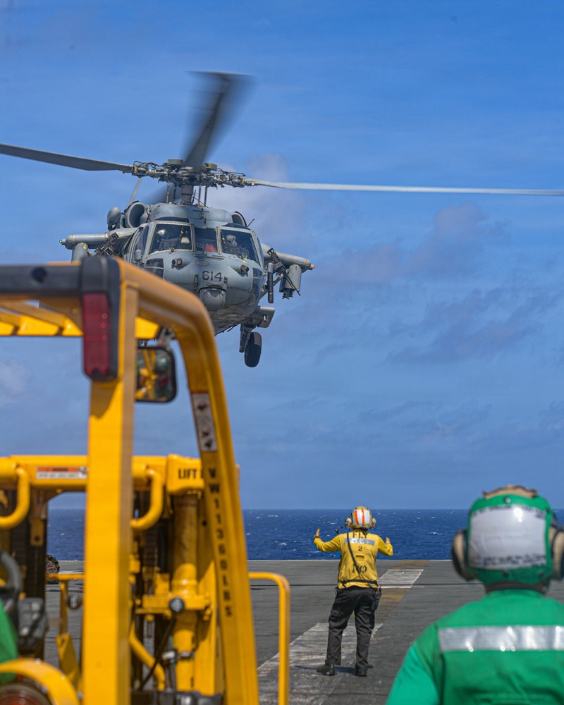 Nimitz Conducts Vertical Replenishment-at-Sea with USNS Patuxent