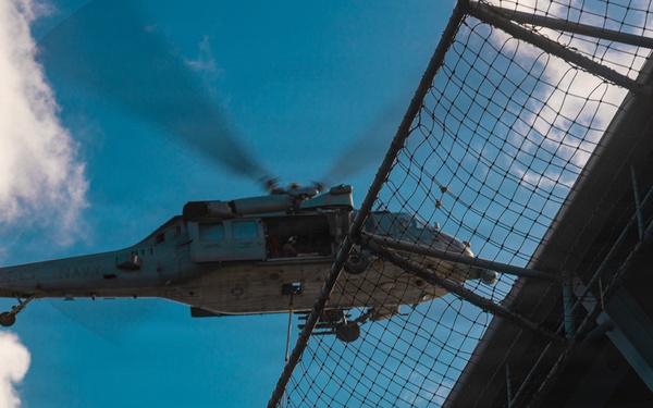 Nimitz Conducts Vertical Replenishment-at-Sea with USNS Patuxent