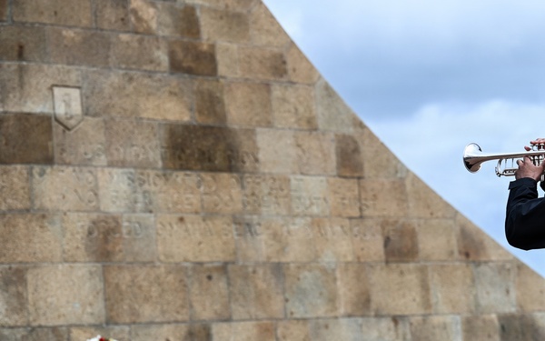 29th ID, V Corps commemorates D-Day at Omaha Beach Signal Monument