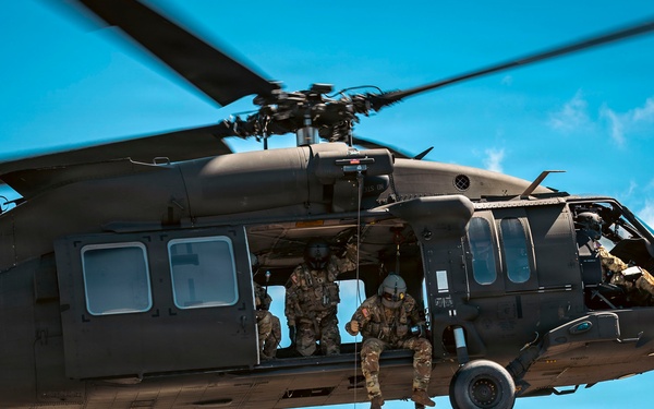 Washington National Guard aviators train for MEDEVAC missions on Mount St. Helens