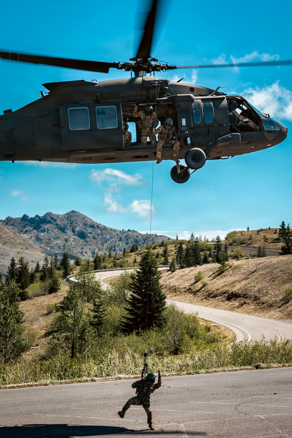 Washington National Guard aviators train for MEDEVAC missions on Mount St. Helens