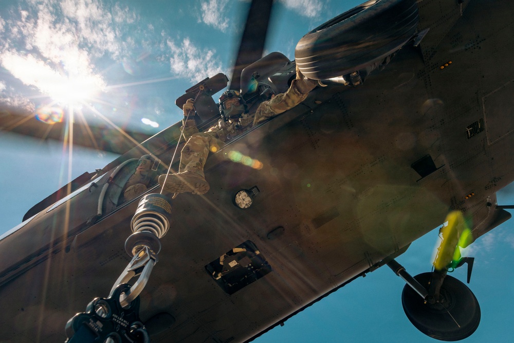 Washington National Guard aviators train for MEDEVAC missions on Mount St. Helens