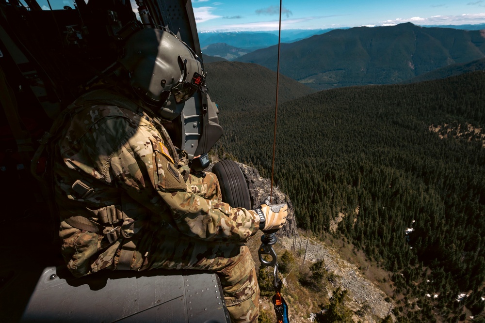 Washington National Guard aviators train for MEDEVAC missions on Mount St. Helens