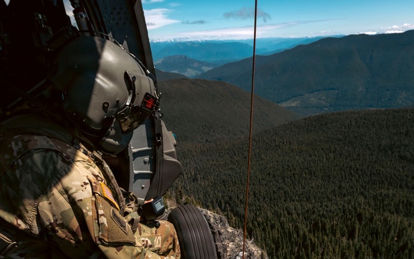 Washington National Guard aviators train for MEDEVAC missions on Mount St. Helens