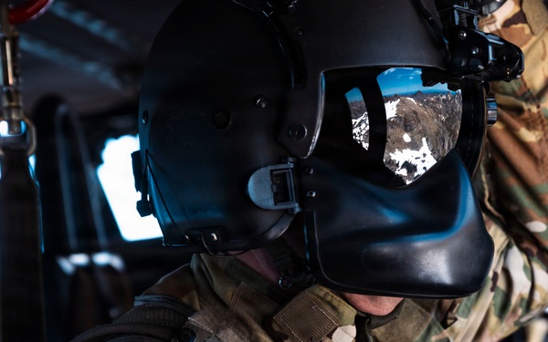 Washington National Guard aviators train for MEDEVAC missions on Mount St. Helens