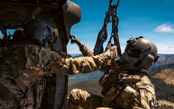Washington National Guard aviators train for MEDEVAC missions on Mount St. Helens
