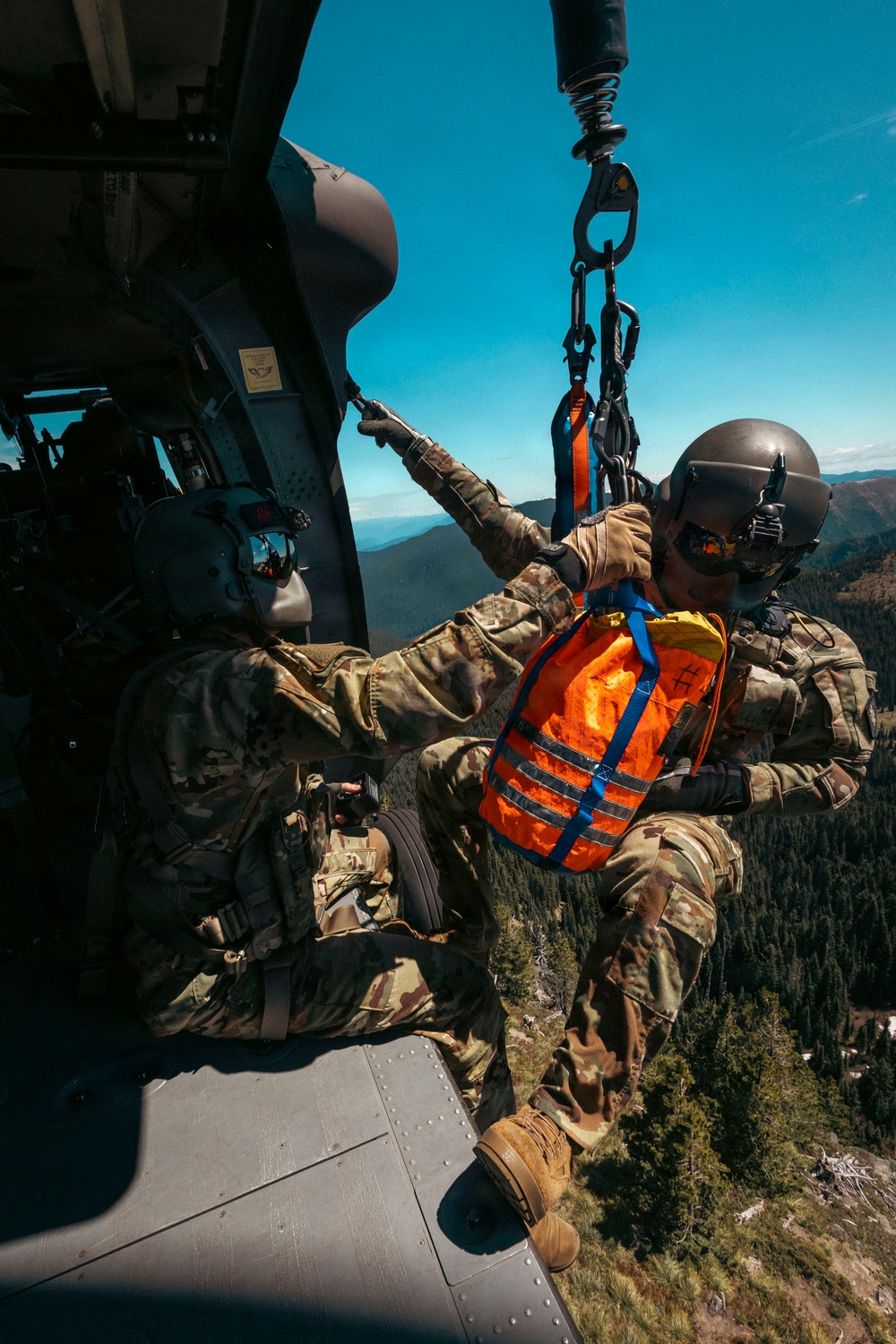 Washington National Guard aviators train for MEDEVAC missions on Mount St. Helens