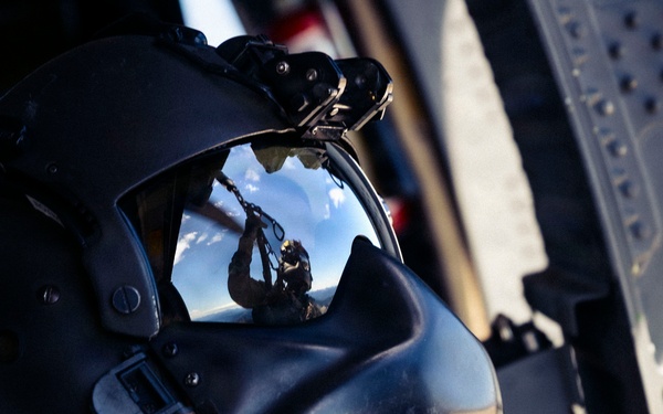 Washington National Guard aviators train for MEDEVAC missions on Mount St. Helens