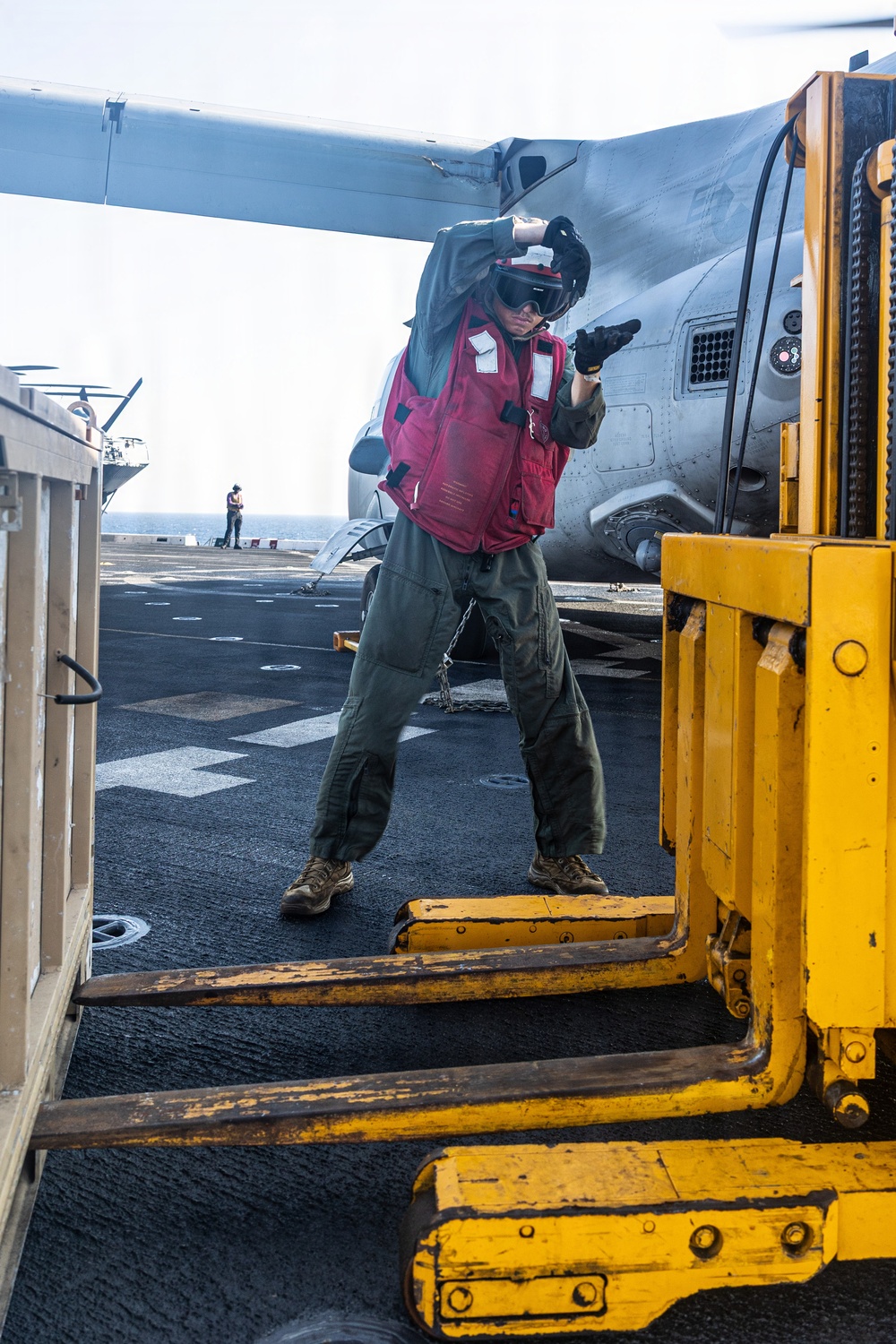 11th MEU Marines Conduct Flight Operations Aboard USS Portland