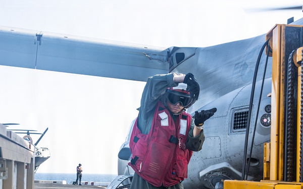 11th MEU Marines Conduct Flight Operations Aboard USS Portland