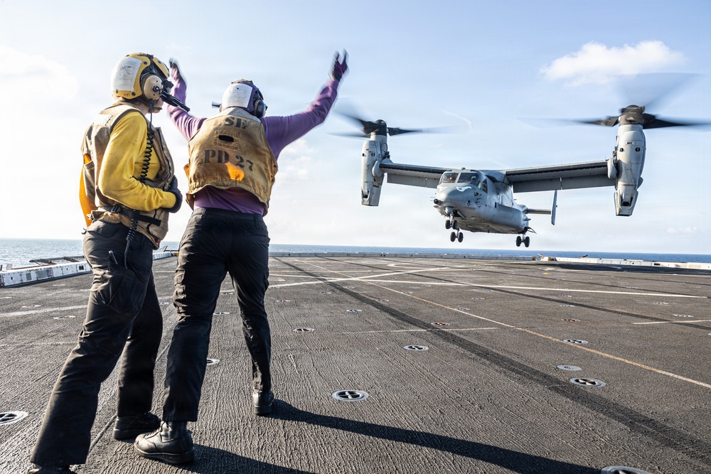 11th MEU Marines Conduct Flight Operations Aboard USS Portland