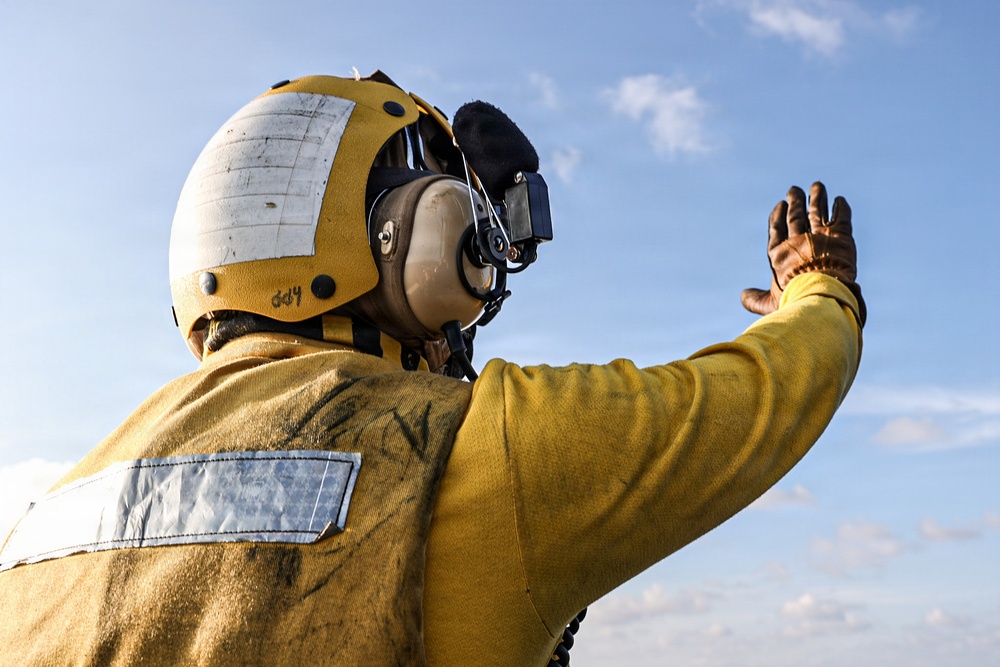 11th MEU Marines Conduct Flight Operations Aboard USS Portland