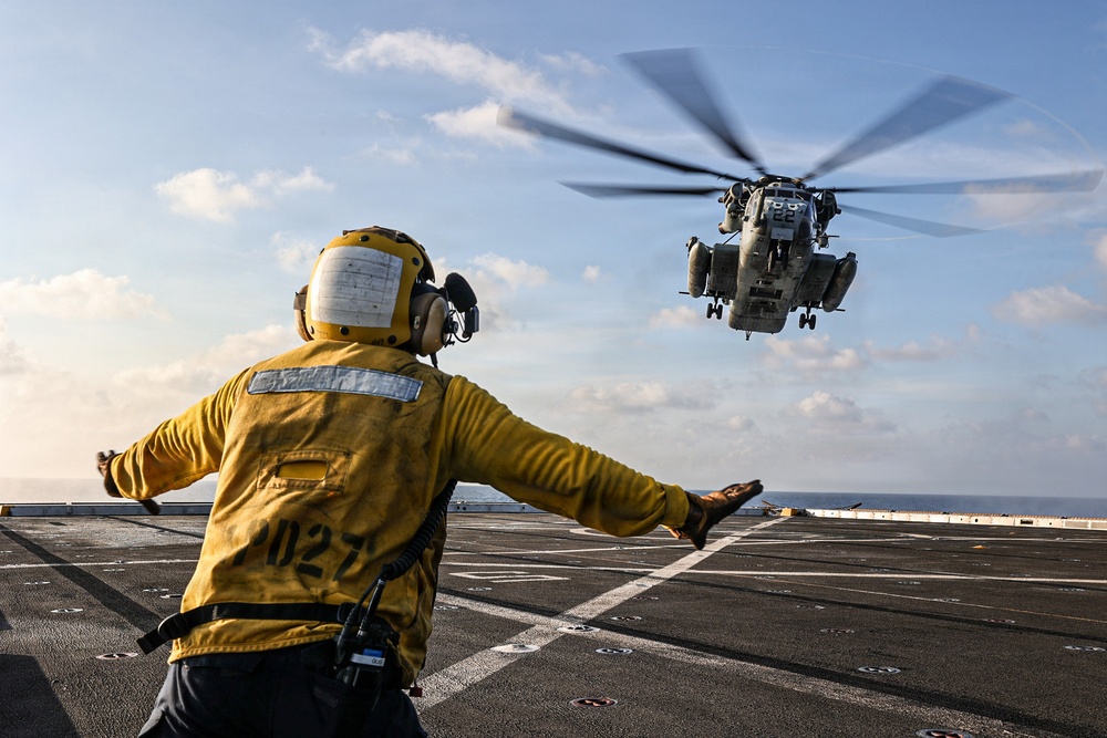 11th MEU Marines Conduct Flight Operations Aboard USS Portland
