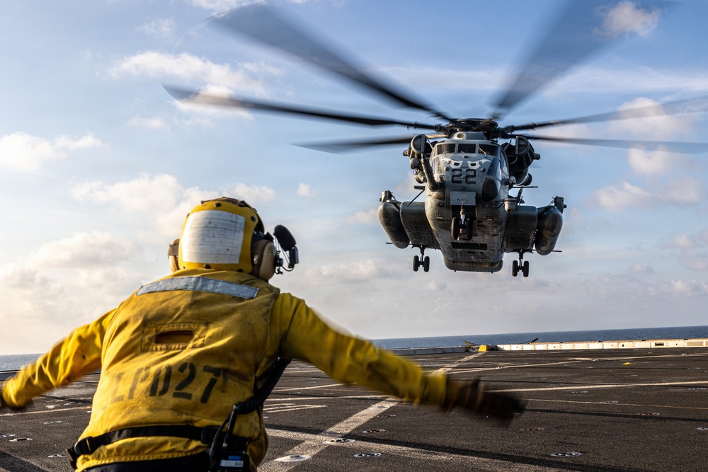 11th MEU Marines Conduct Flight Operations Aboard USS Portland