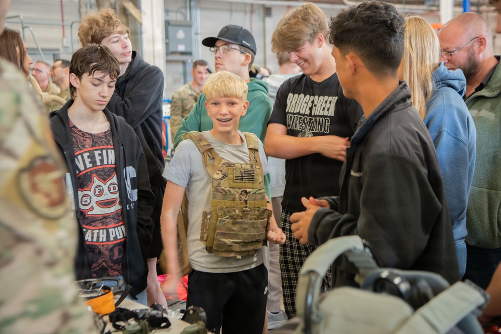 Students attend 137th SOW’s student flight fest