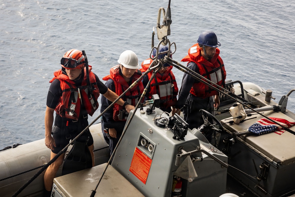 USS Boxer Conducts Small Boat Operations