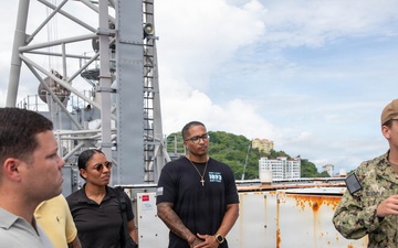 USS Lake Erie hosts a ship tour inviting local communities in Panama