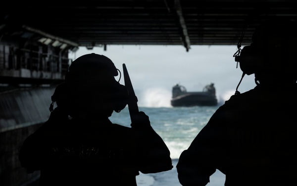 USS Kearsarge Conducts Well Deck operations