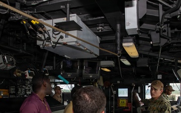 USS Lake Erie hosts a ship tour inviting local communities in Panama
