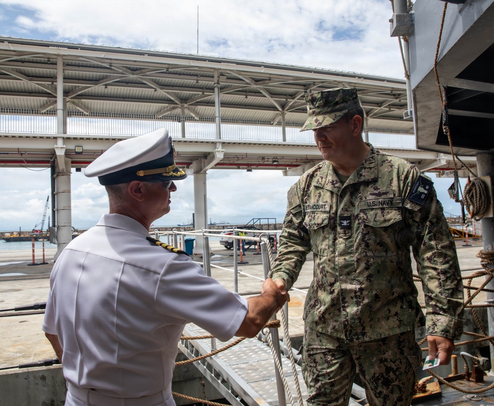 USS Lake Erie hosts a ship tour inviting local communities in Panama