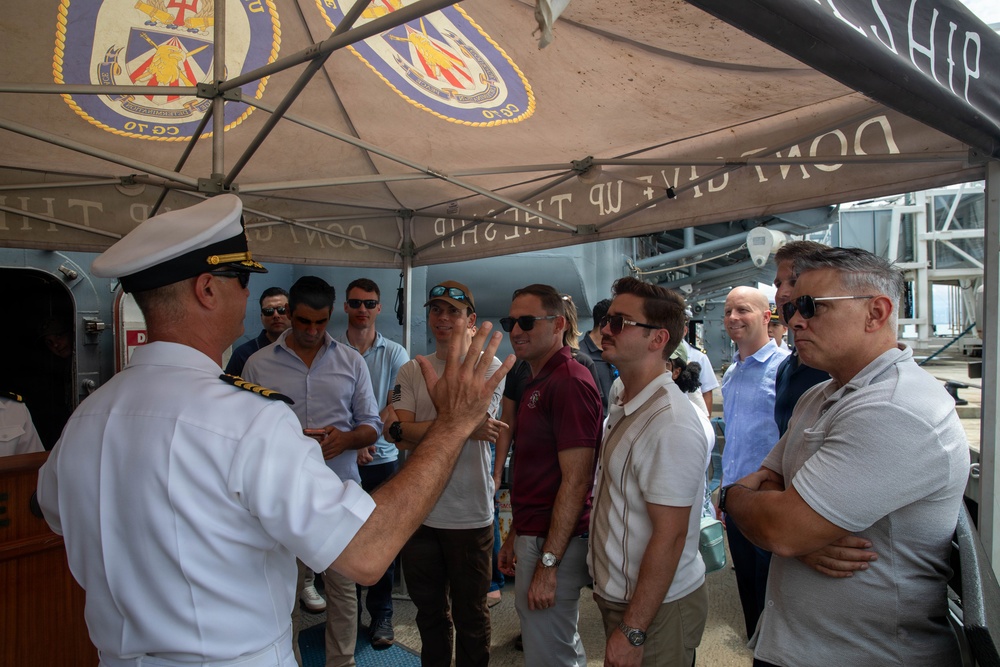 USS Lake Erie hosts a ship tour inviting local communities in Panama