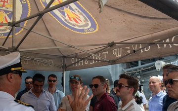 USS Lake Erie hosts a ship tour inviting local communities in Panama