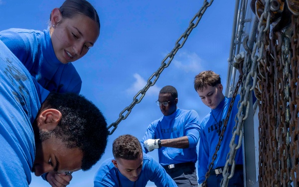 USS Kearsarge Conducts Flight Deck Training
