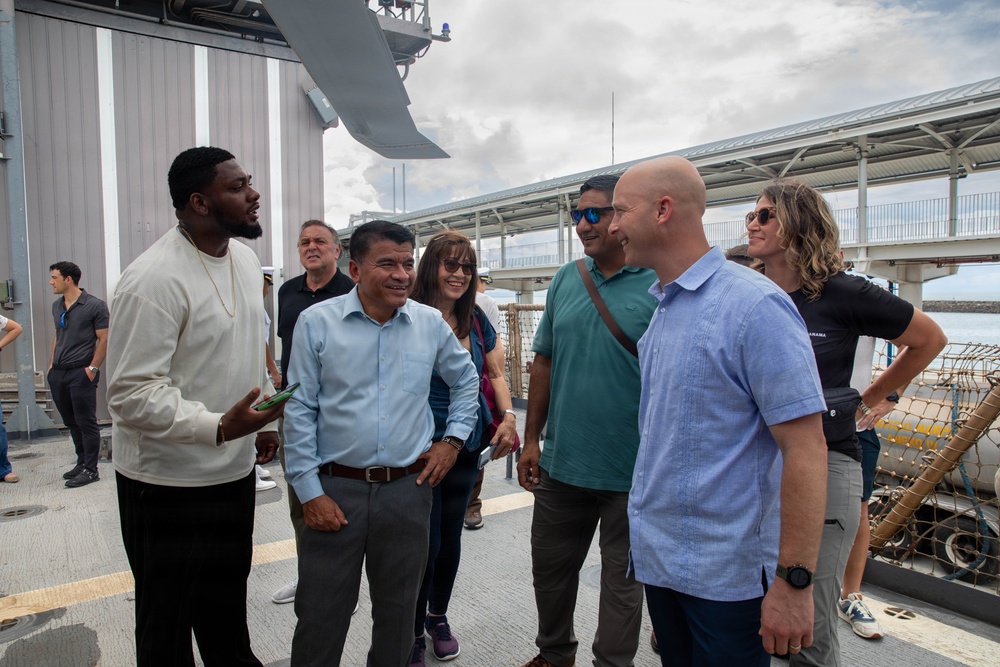 USS Lake Erie hosts a ship tour inviting local communities in Panama