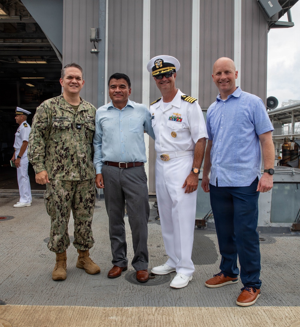 USS Lake Erie hosts a ship tour inviting local communities in Panama