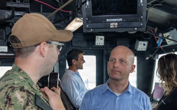 USS Lake Erie hosts a ship tour inviting local communities in Panama
