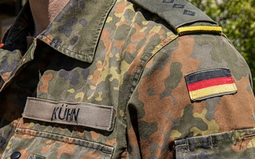 German Army Exchange Officer Presented with Army Marksmanship Badge