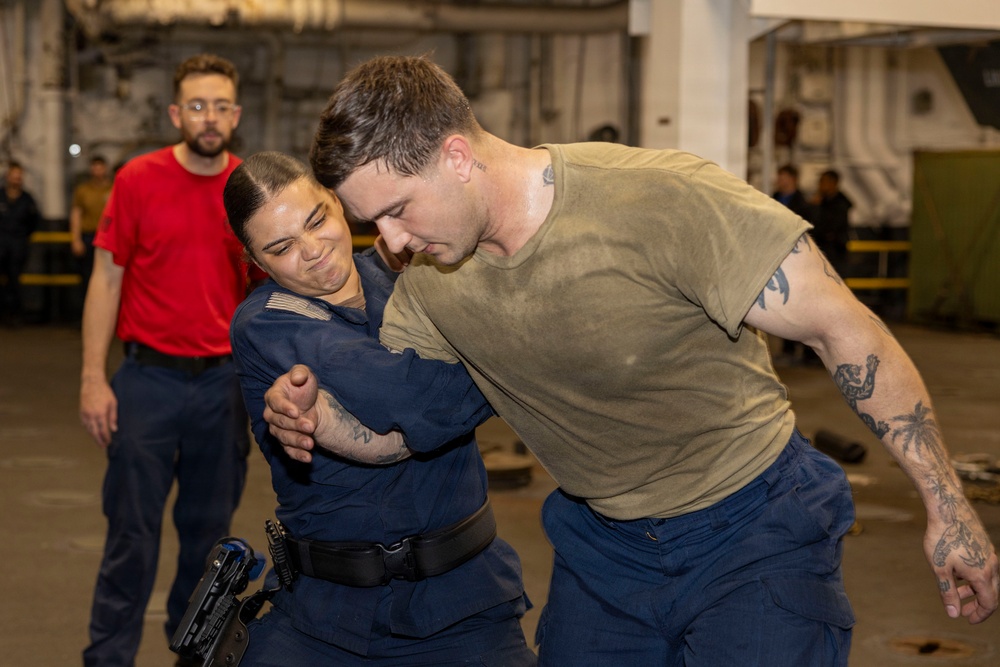 USS Kearsarge Conducts SRF B Training Course