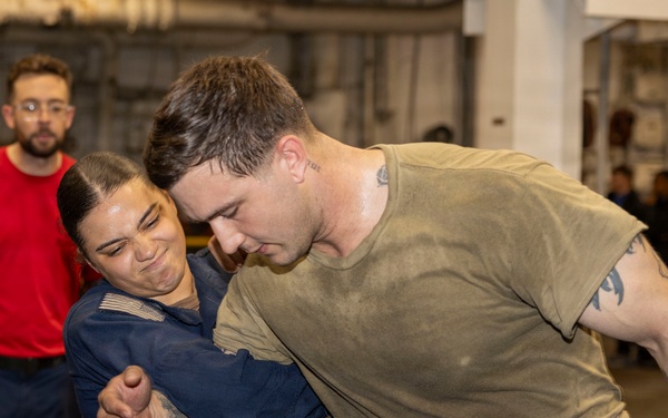 USS Kearsarge Conducts SRF B Training Course