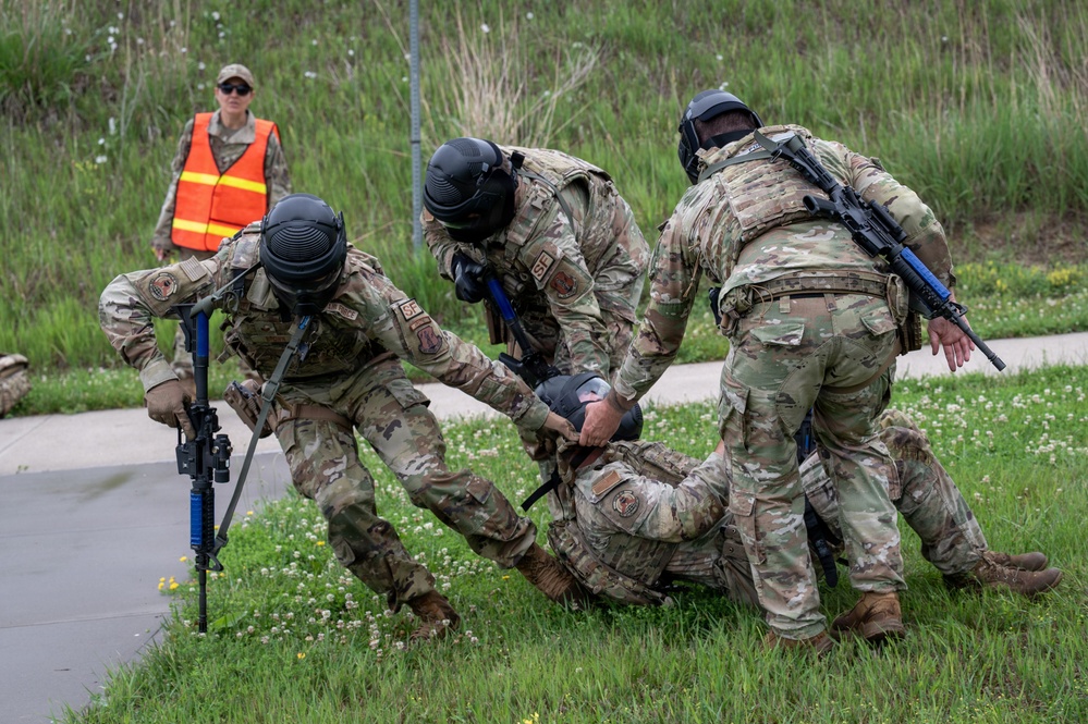 155th Security Forces Squadron Conducts Shoot, Move, Communicate Training